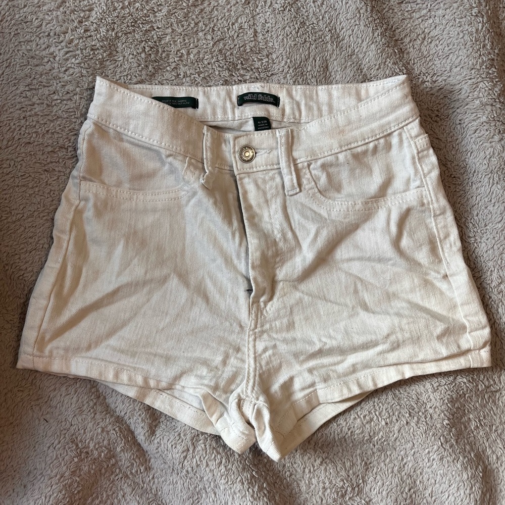 Wild fable white high wastes shorts size 4/27R